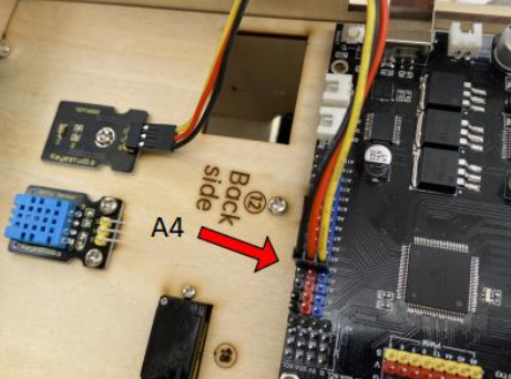 Detalle de conexión del sensor de luz ambiente